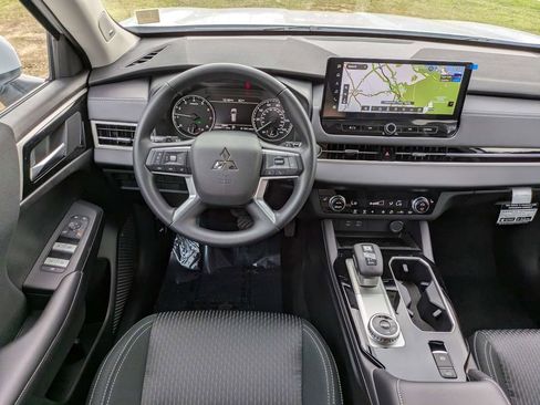 New 2026 Mitsubishi Outlander ES AWD/4WD image 16