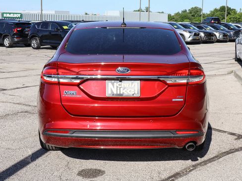 Used 2017 Ford Fusion SE w/ Fusion SE Technology Package FWD image 5