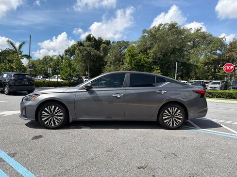 Used 2024 Nissan Altima 2.5 SV FWD image 9