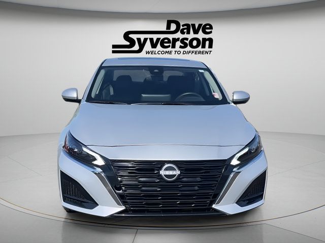 Used 2025 Nissan Altima 2.5 SL FWD image 8