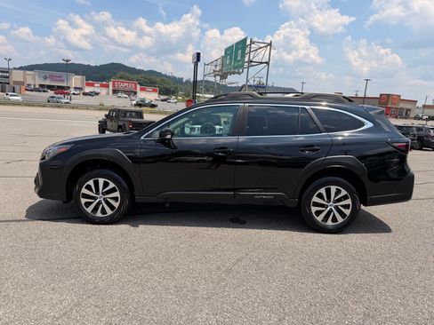 Used 2024 Subaru Outback Premium AWD/4WD image 3