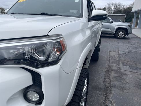 Used 2019 Toyota 4Runner SR5 Premium image 4