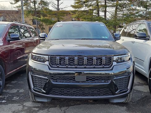 New 2026 Jeep Grand Cherokee Altitude AWD/4WD image 2