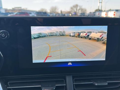 Used 2025 Chevrolet Trax LT image 30