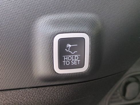 New 2025 Jeep Grand Cherokee Altitude image 14