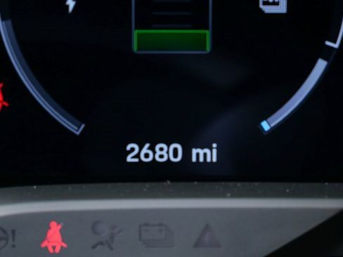 Certified 2025 Porsche Taycan image 13