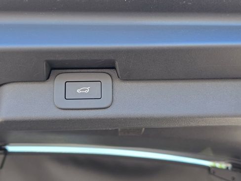 Certified 2025 Land Rover Discovery S AWD/4WD image 13