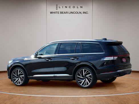 Used 2025 Lincoln Aviator Reserve w/ Equipment Group 201A image 7