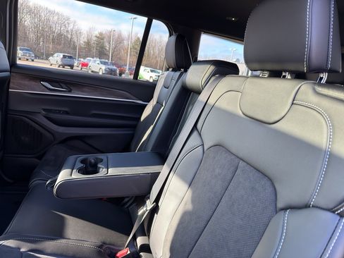 New 2026 Jeep Grand Cherokee L 4WD image 33