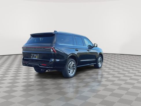 Used 2025 Lincoln Navigator Reserve AWD/4WD image 8