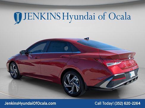 Used 2025 Hyundai Elantra Limited FWD image 5