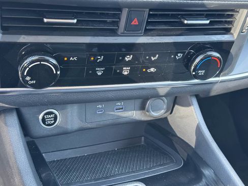 Used 2022 Nissan Rogue S FWD image 30