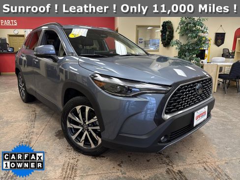 Used 2024 Toyota Corolla Cross XLE w/ Convenience Package image 1