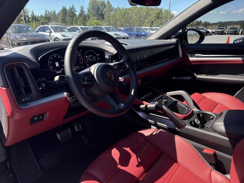 Used 2024 Porsche Cayenne S AWD/4WD image 12