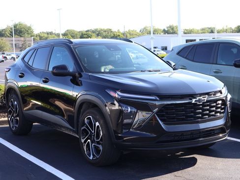 Used 2024 Chevrolet Trax RS w/ Driver Confidence Package FWD image 3
