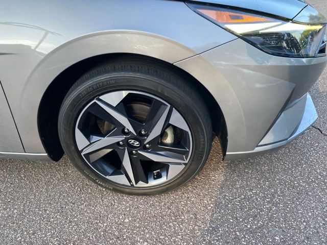 Used 2023 Hyundai Elantra SEL w/ Convenience Package FWD image 26