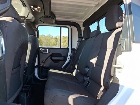 Used 2021 Jeep Gladiator Sport image 10
