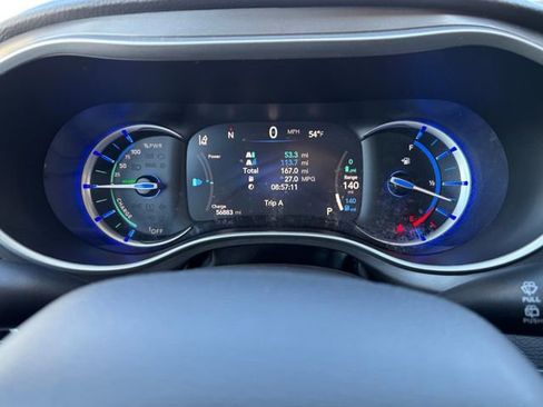 Used 2024 Chrysler Pacifica Select image 8