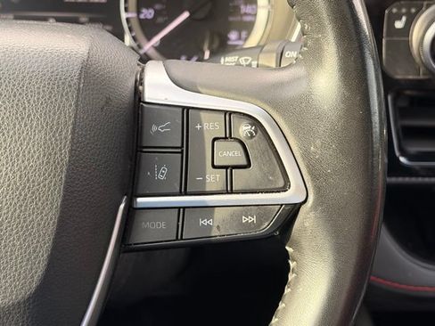 Used 2023 Toyota Highlander XSE FWD image 16