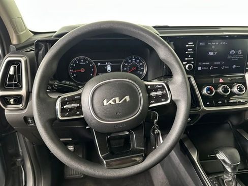 Used 2023 Kia Sorento LX image 14