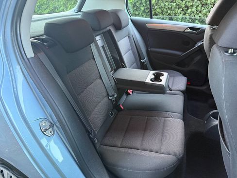 Used 2010 Volkswagen Golf 4-Door image 23