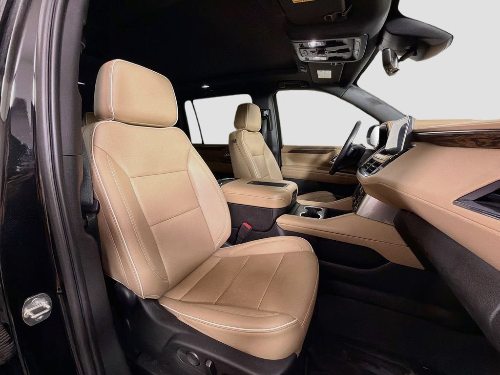 Used 2023 Chevrolet Suburban Premier AWD/4WD image 32