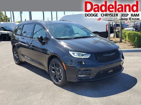 New 2024 Chrysler Pacifica Limited w/ S Appearance Package image 1