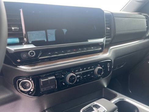 Used 2024 Chevrolet Silverado 1500 LT Trail Boss w/ LT Trail Boss Premium Package image 19