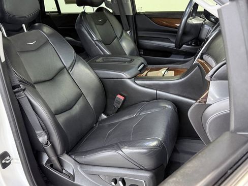 Used 2018 Cadillac Escalade Luxury image 13