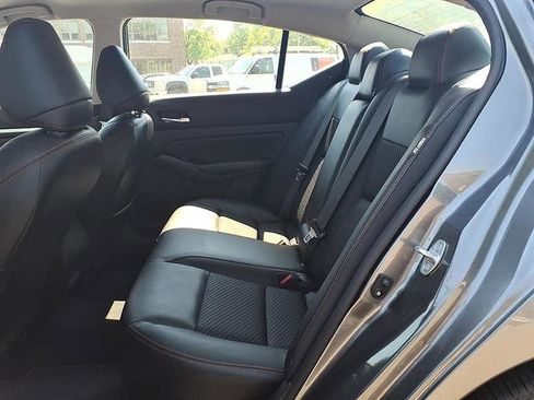 Used 2023 Nissan Altima 2.5 SR FWD image 30
