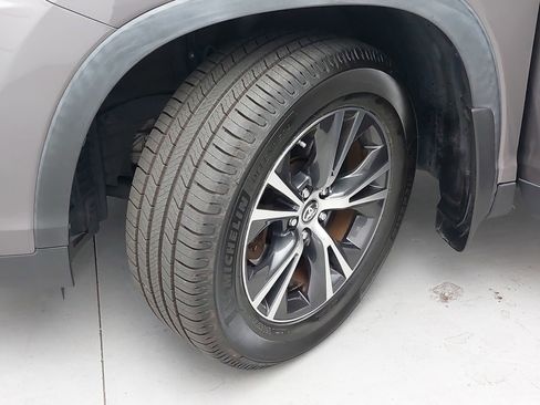 Used 2019 Toyota Highlander LE FWD image 30