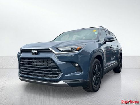 Certified 2025 Toyota Grand Highlander FWD image 2