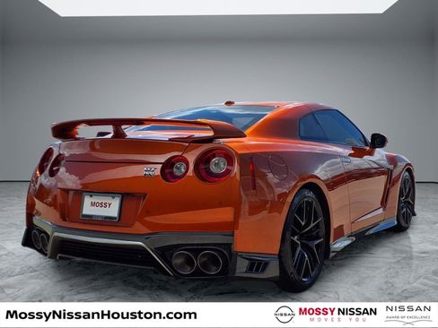 Used 2018 Nissan GT-R Premium w/ Premium Interior Package AWD/4WD image 8