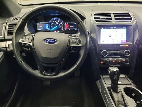 Used 2018 Ford Explorer XLT w/ Equipment Group 202A AWD/4WD image 22