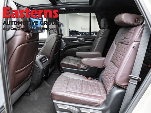 Used 2024 Cadillac Escalade Sport Platinum w/ LPO, ONYX Package image 23