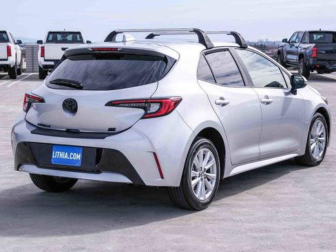 Used 2024 Toyota Corolla SE w/ SE Package FWD image 4