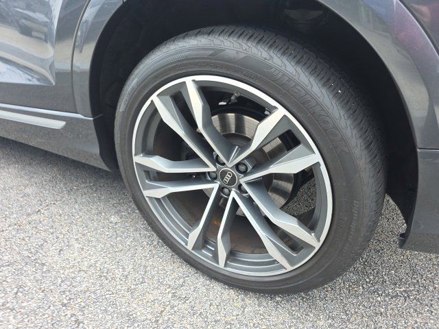 Used 2022 Audi SQ8 Prestige AWD/4WD image 11