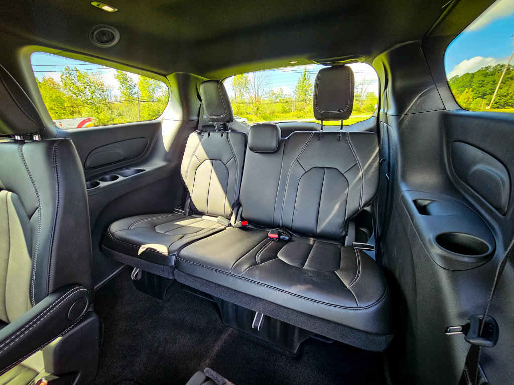 New 2027 Chrysler Pacifica Select FWD image 34