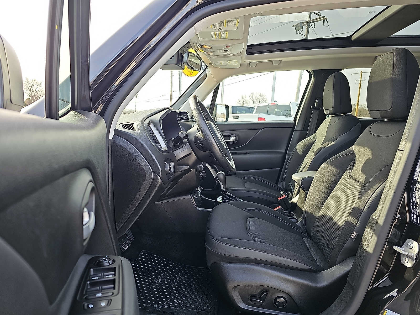 Certified 2023 Jeep Renegade Latitude w/ Sun/Sound Group AWD/4WD image 13