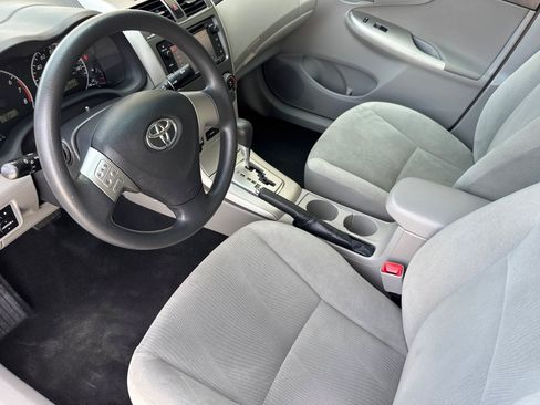 Used 2013 Toyota Corolla LE FWD image 4