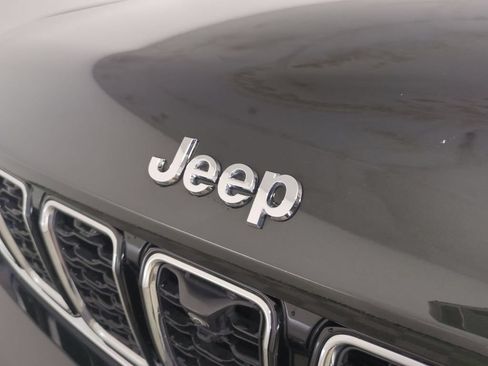 Used 2022 Jeep Grand Cherokee L Limited w/ Luxury Tech Group II AWD/4WD image 13
