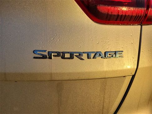 Used 2021 Kia Sportage LX image 7