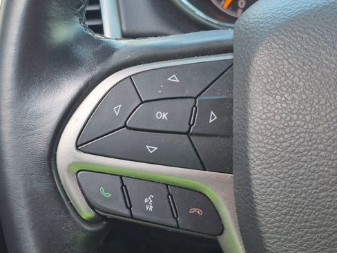 Used 2021 Jeep Grand Cherokee Laredo image 12