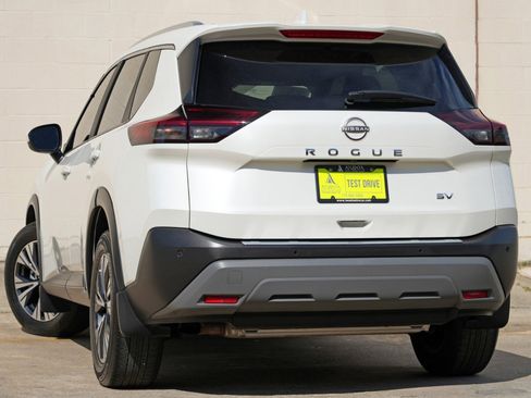 Used 2023 Nissan Rogue SV w/ SV Premium B Package FWD image 5