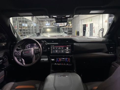 Used 2025 GMC Sierra 2500 AT4 w/ AT4 Premium Plus Package image 32