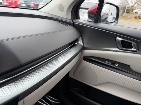 Used 2024 Kia Carnival LX image 22