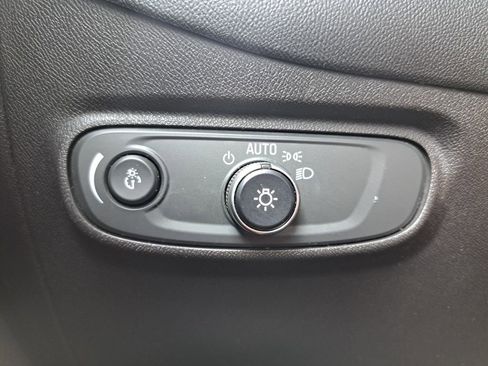 Used 2021 Chevrolet Equinox LT FWD image 15