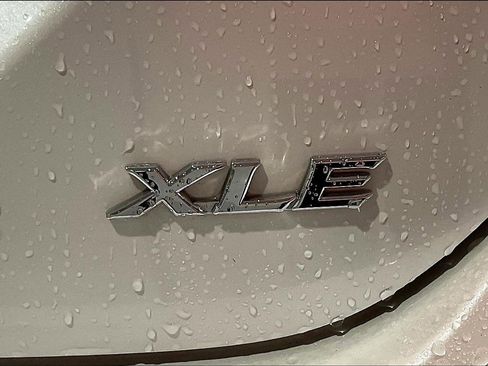 Used 2020 Toyota Camry XLE FWD image 23