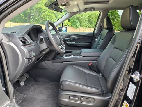 Certified 2025 Honda Ridgeline RTL image 9