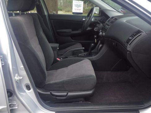 Used 2004 Honda Accord LX image 13